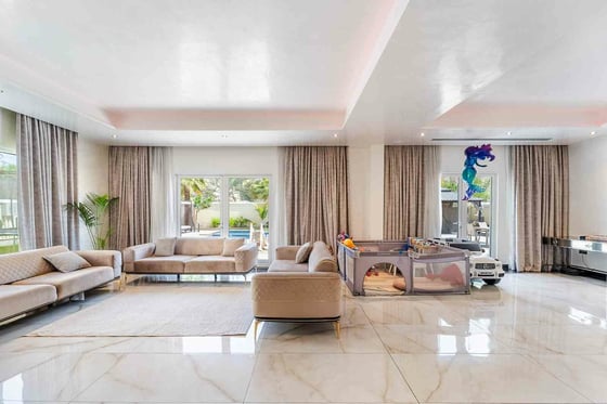 Upgraded | Vacant On Transfer | Private Pool, picture 3