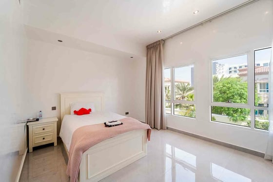 Upgraded | Vacant On Transfer | Private Pool, picture 5
