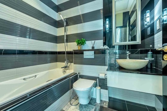 Iconic Panoramic Views| Burj View Outdoor Jacuzzi, picture 8