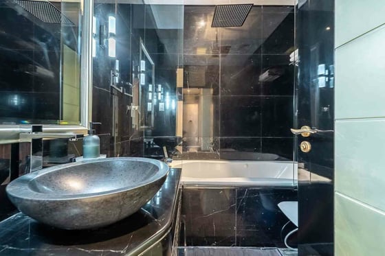 Iconic Panoramic Views| Burj View Outdoor Jacuzzi, picture 6