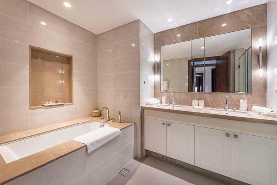 Vacant | Full Fountain View | Fully Furnished, picture 9