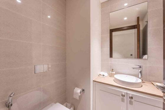 Vacant | Full Fountain View | Fully Furnished, picture 8