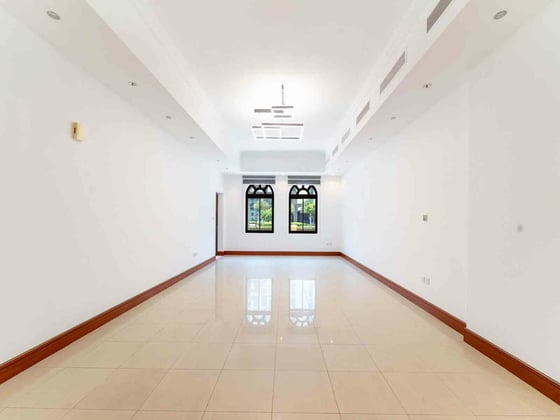 Triplex | Prime Neighborhood | Family Friendly, picture 1