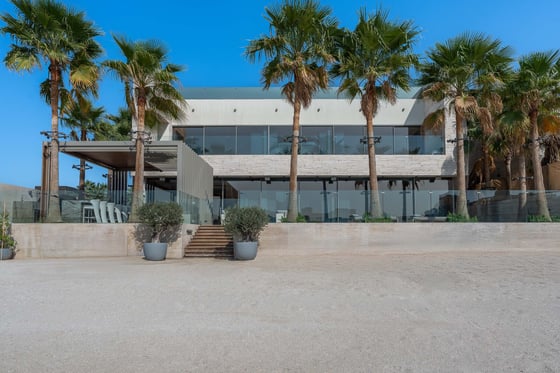 Upgraded 4 Bedroom Custom Built Villa Located on VIP Frond, picture 1