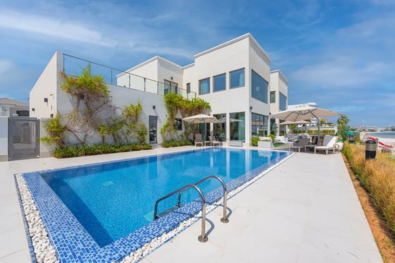 Fully Renovated 5 Bed Signature Villa - Vacant on Transfer, picture 1