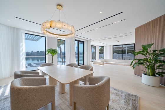 Fully Upgraded and Extended Garden Home with Skyline View, picture 2