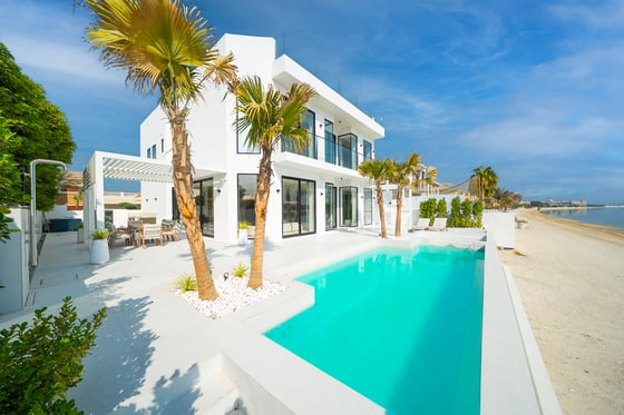 Fully Upgraded and Extended Garden Home with Skyline View, picture 1