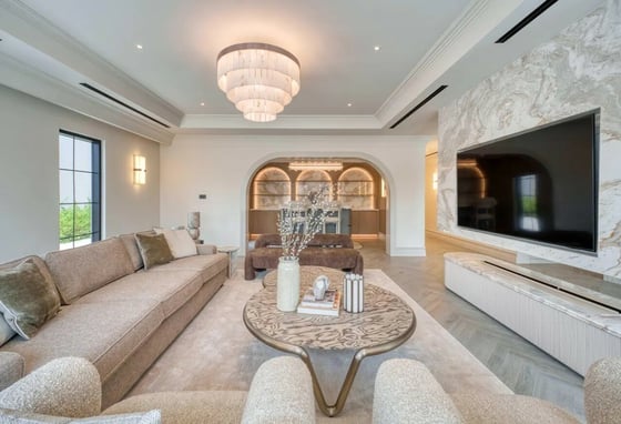 Fully Upgraded Grand Foyer Villa in Frond D, picture 2