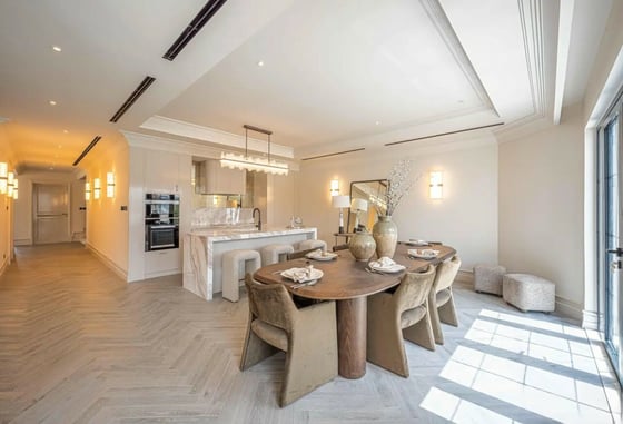 Fully Upgraded Grand Foyer Villa in Frond D, picture 5