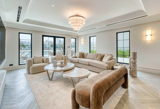 Fully Upgraded Grand Foyer Villa in Frond D, picture 3