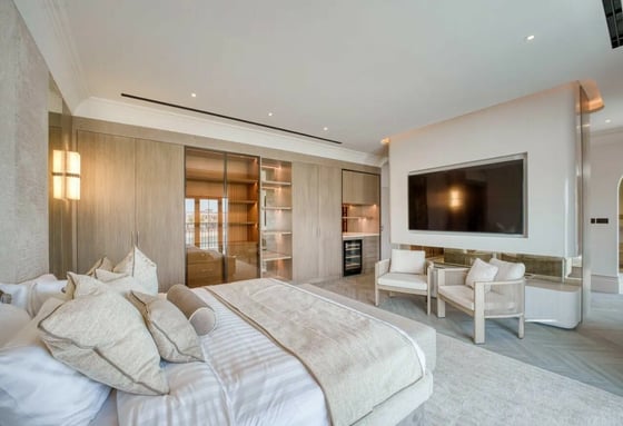 Fully Upgraded Grand Foyer Villa in Frond D, picture 11