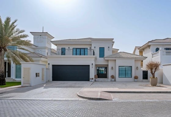 Fully Upgraded Grand Foyer Villa in Frond D, picture 1