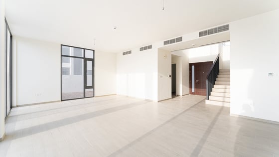 Sunset villa in Dubai South right on golf course, picture 2