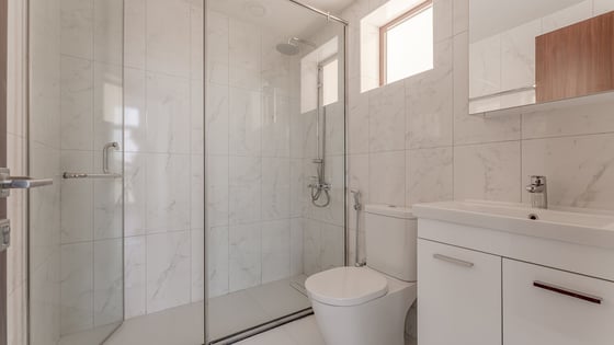 Corner townhouse in MBR City with nearby pool, picture 9