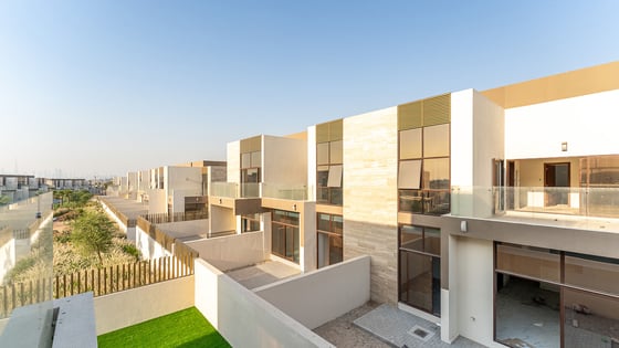 Corner townhouse in MBR City with nearby pool, picture 30