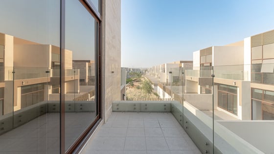 Corner townhouse in MBR City with nearby pool, picture 29