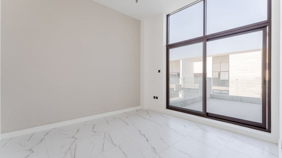 Corner townhouse in MBR City with nearby pool, picture 13