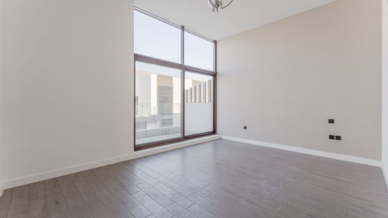 Corner townhouse in MBR City with nearby pool, picture 16