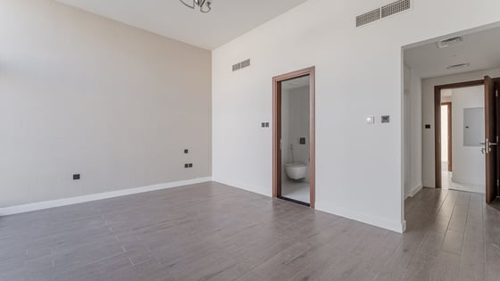 Corner townhouse in MBR City with nearby pool, picture 15