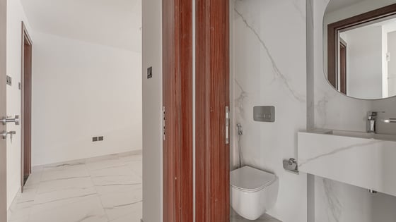 Corner townhouse in MBR City with nearby pool, picture 10