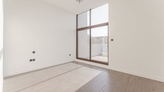 Corner townhouse in MBR City with nearby pool, picture 19