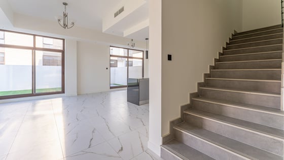Corner townhouse in MBR City with nearby pool, picture 7