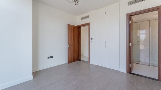 Corner townhouse in MBR City with nearby pool, picture 8