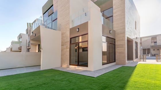 Corner townhouse in MBR City with nearby pool, picture 35