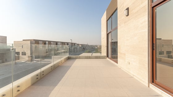 Corner townhouse in MBR City with nearby pool, picture 25
