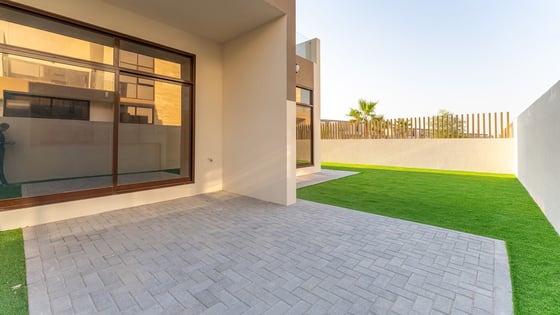 Corner townhouse in MBR City with nearby pool, picture 33
