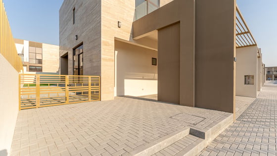 Corner townhouse in MBR City with nearby pool, picture 31