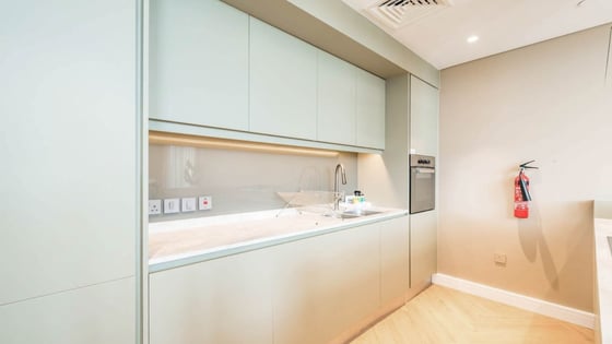 Vacant unit in Bluewaters with full Ain view, picture 18
