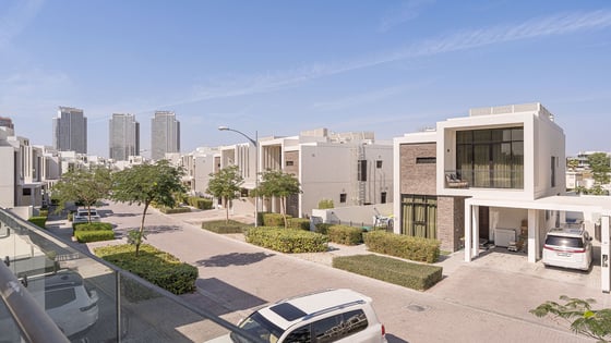 Standalone vacant villa in Damac Hills with pool backing, picture 29