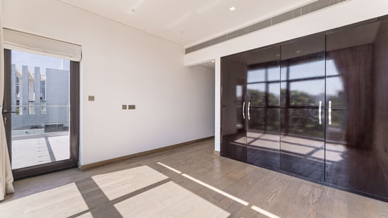 Standalone vacant villa in Damac Hills with pool backing, picture 12