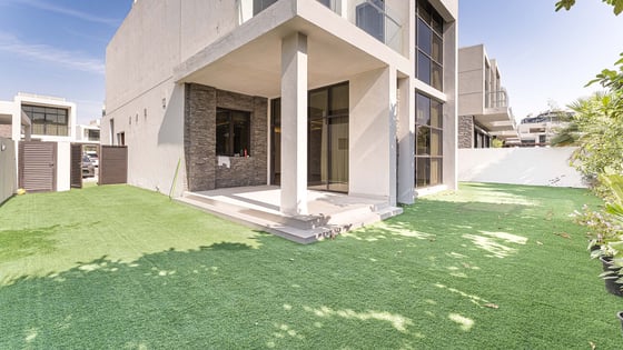 Standalone vacant villa in Damac Hills with pool backing, picture 26