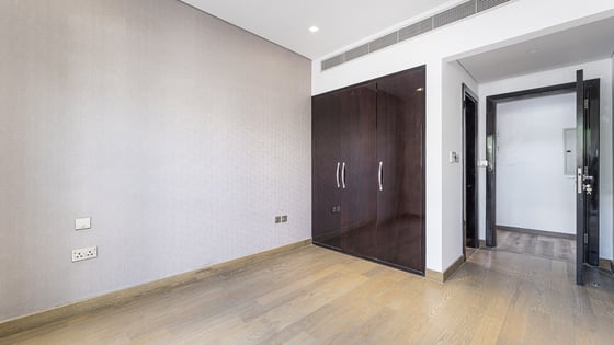 Standalone vacant villa in Damac Hills with pool backing, picture 7