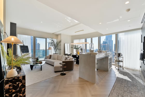 EXCLUSIVE I UPGRADED I FURNISHED I 4 YR PHPP, picture 1