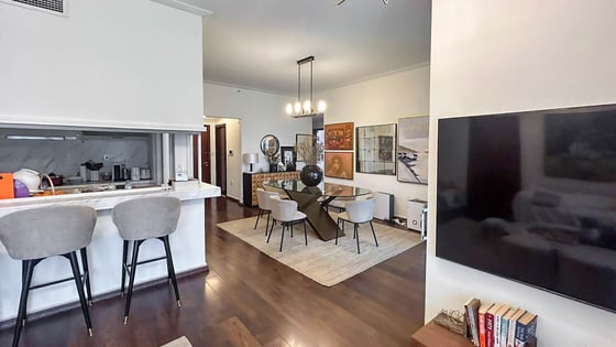 Vacant apartment in Downtown with Burj Khalifa view, picture 5