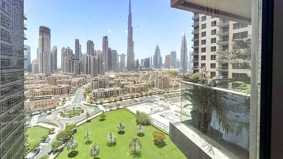 Vacant apartment in Downtown with Burj Khalifa view, picture 1