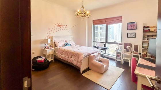 Vacant apartment in Downtown with Burj Khalifa view, picture 9