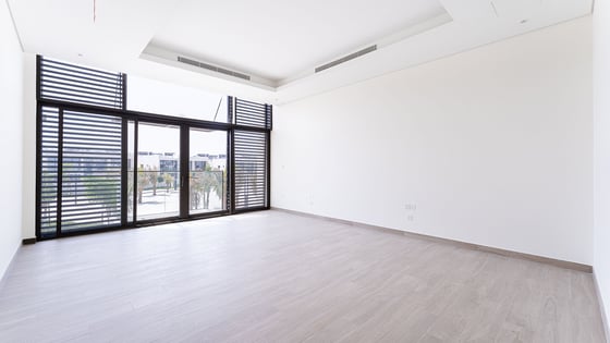 Contemporary villa in MBR City near to lagoon, picture 11