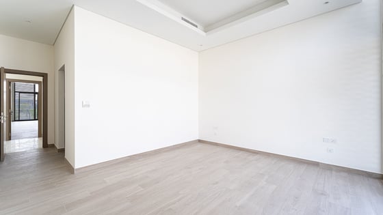 Contemporary villa in MBR City near to lagoon, picture 9