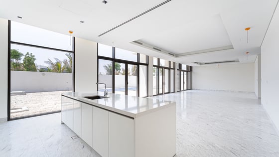 Contemporary villa in MBR City near to lagoon, picture 1