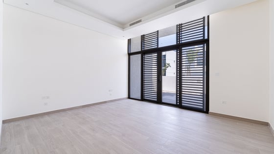 Contemporary villa in MBR City near to lagoon, picture 12