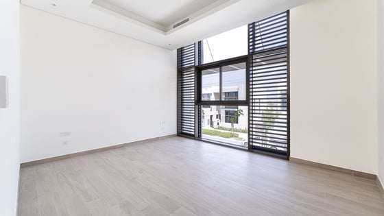 Contemporary villa in MBR City near to lagoon, picture 10