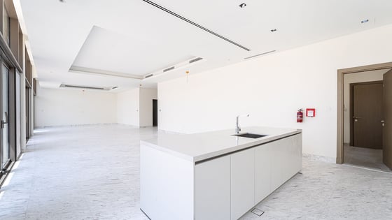 Contemporary villa in MBR City near to lagoon, picture 2