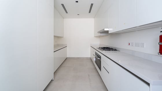 Contemporary villa in MBR City near to lagoon, picture 5