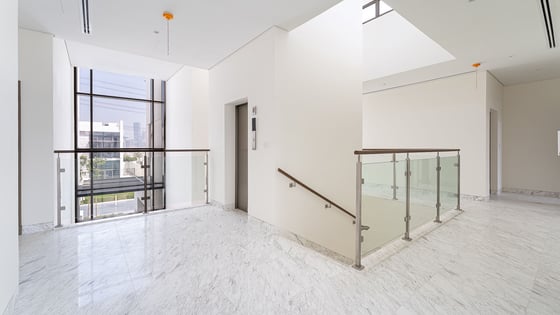 Contemporary villa in MBR City near to lagoon, picture 17