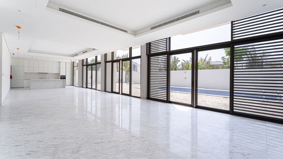 Contemporary villa in MBR City near to lagoon, picture 3