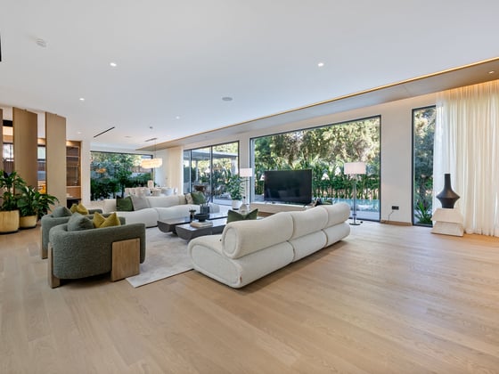 Refined Golf Course Villa with Stunning Amenities, picture 2